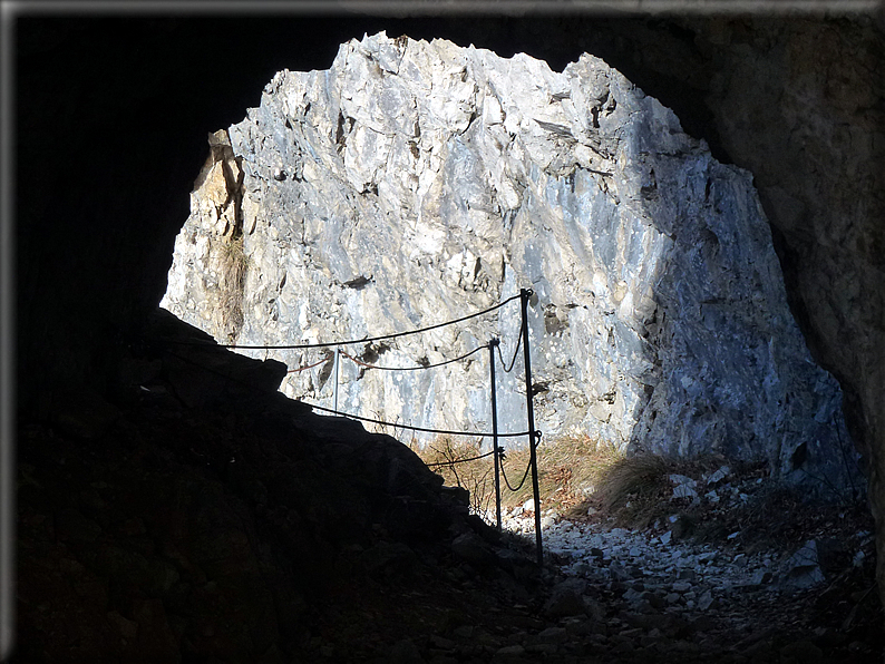 foto Salita dal Monte Tomba a Cima Grappa